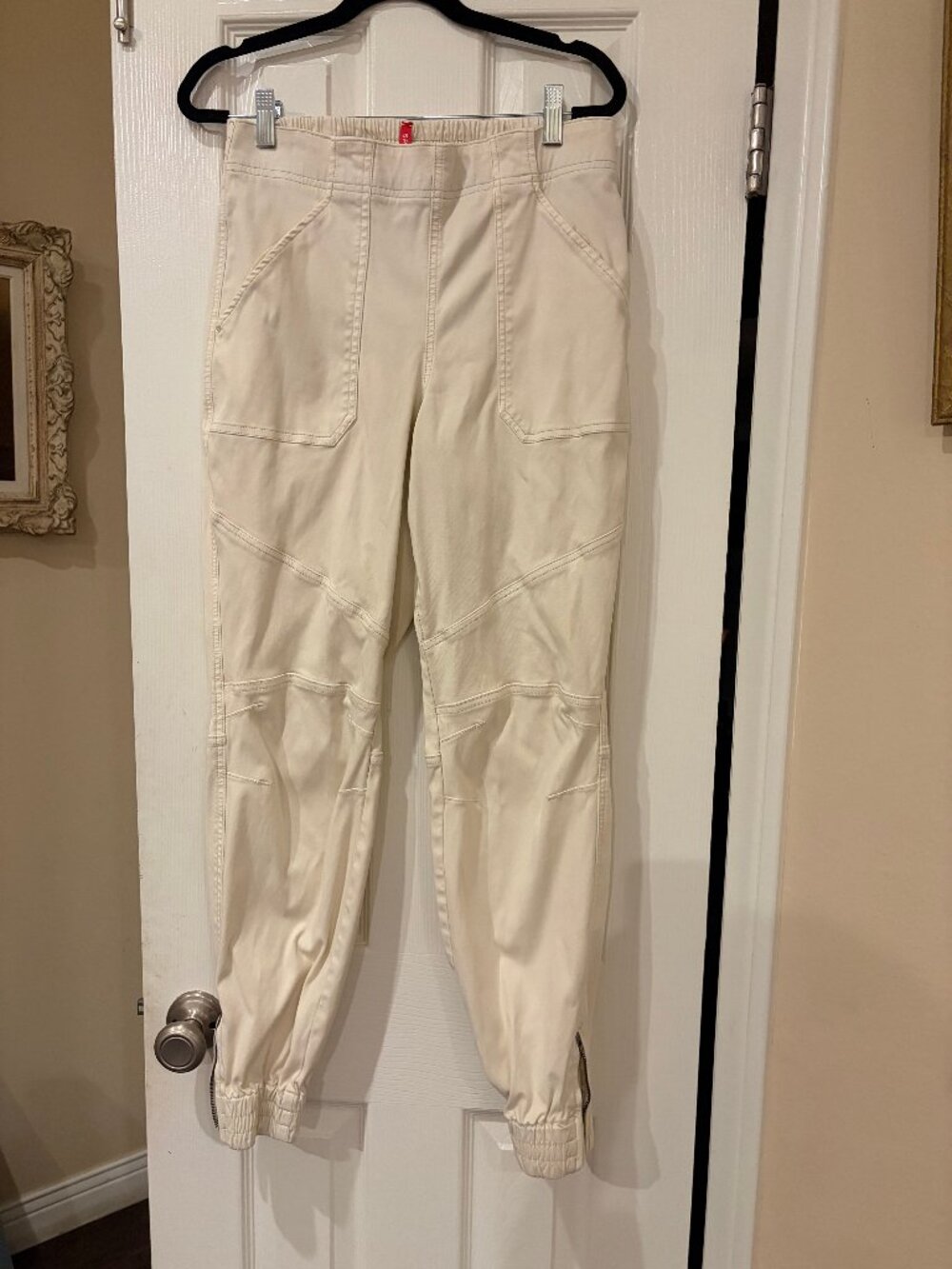 Spanx Jogger Pants Women’s Large Cream Stretch Elastic Waist Ankle Zip Pull On